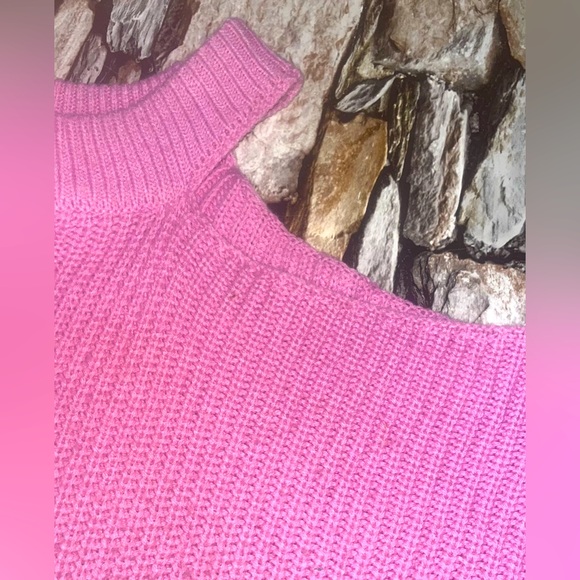Forever 21 Cold shoulder sweater - Picture 4 of 5